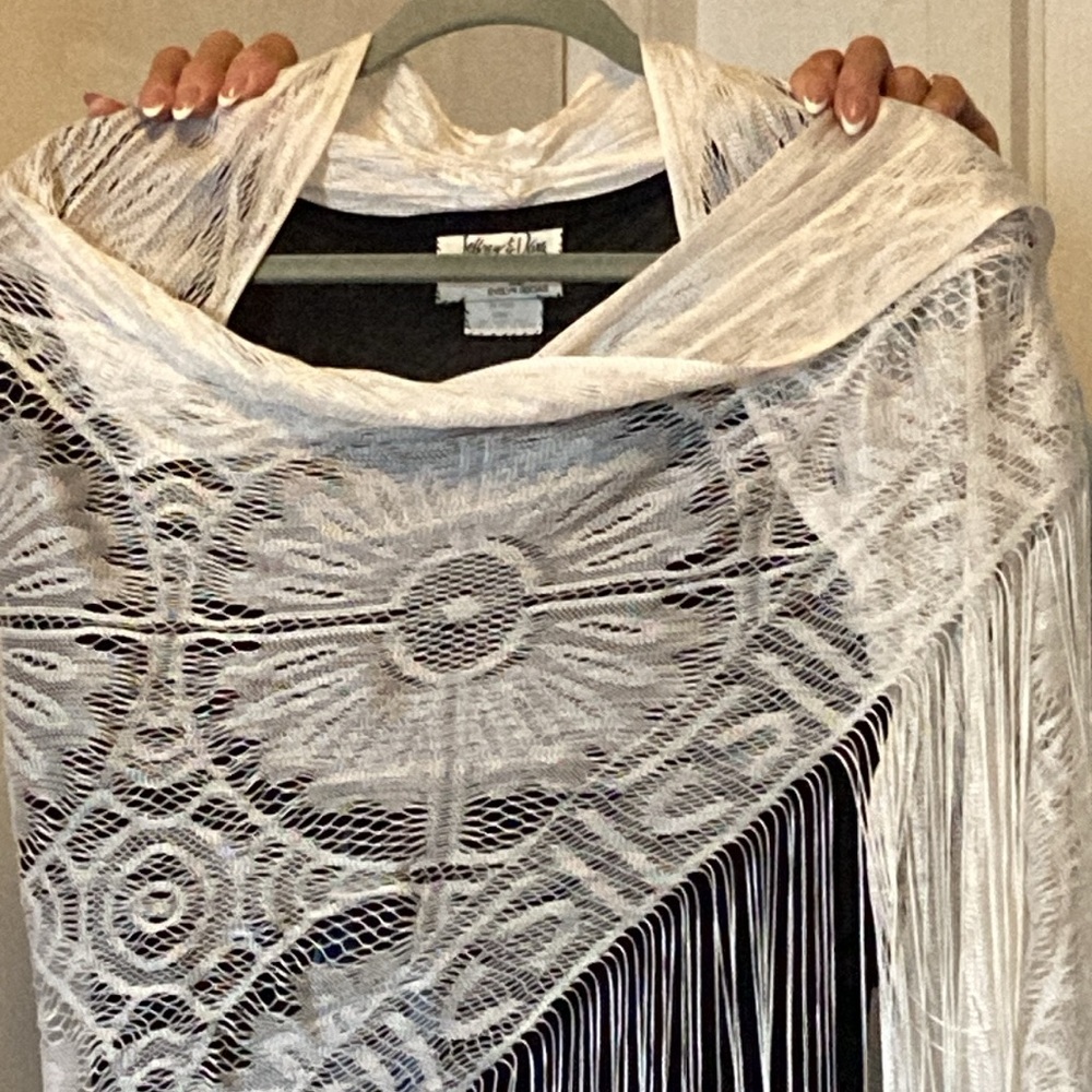White Shawl - Picture 2 of 4